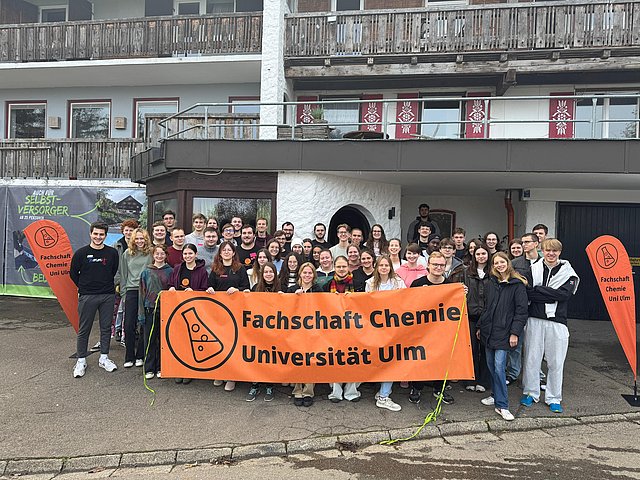 Gruppenbild von der Erstie-Hütte 2025